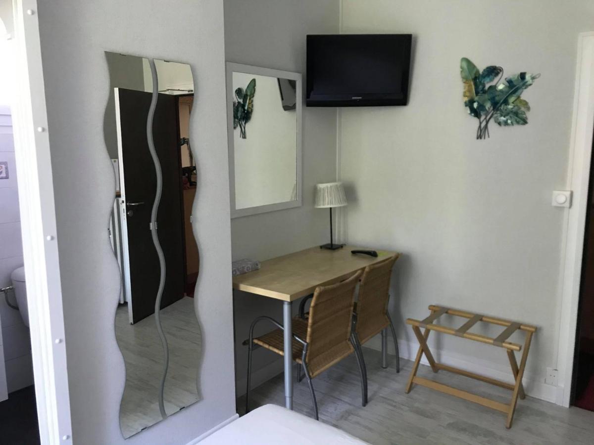 Logis Hotel L'Occitan 2 Etoiles 가이약 외부 사진