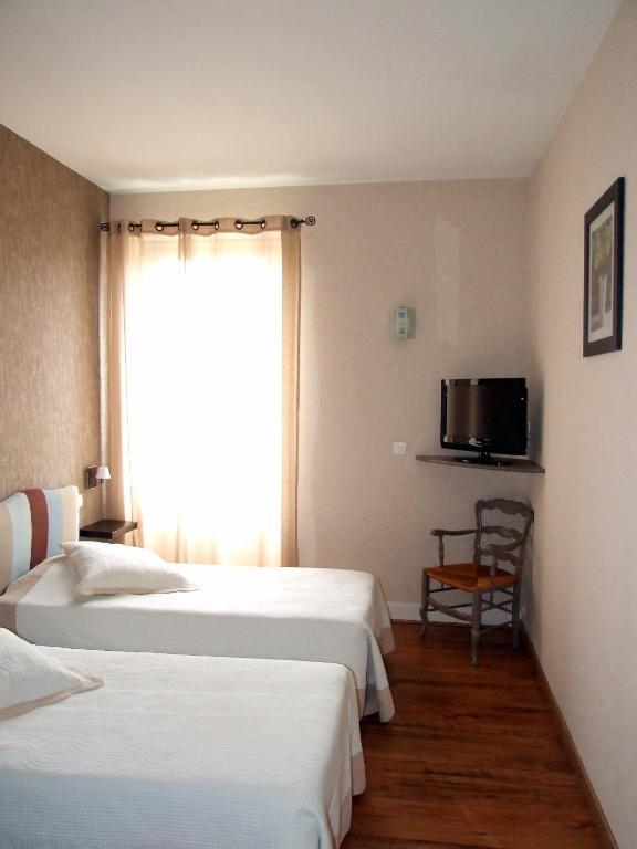 Logis Hotel L'Occitan 2 Etoiles 가이약 객실 사진
