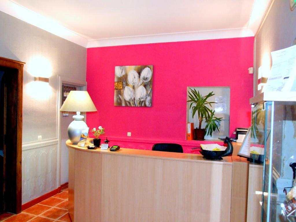 Logis Hotel L'Occitan 2 Etoiles 가이약 외부 사진
